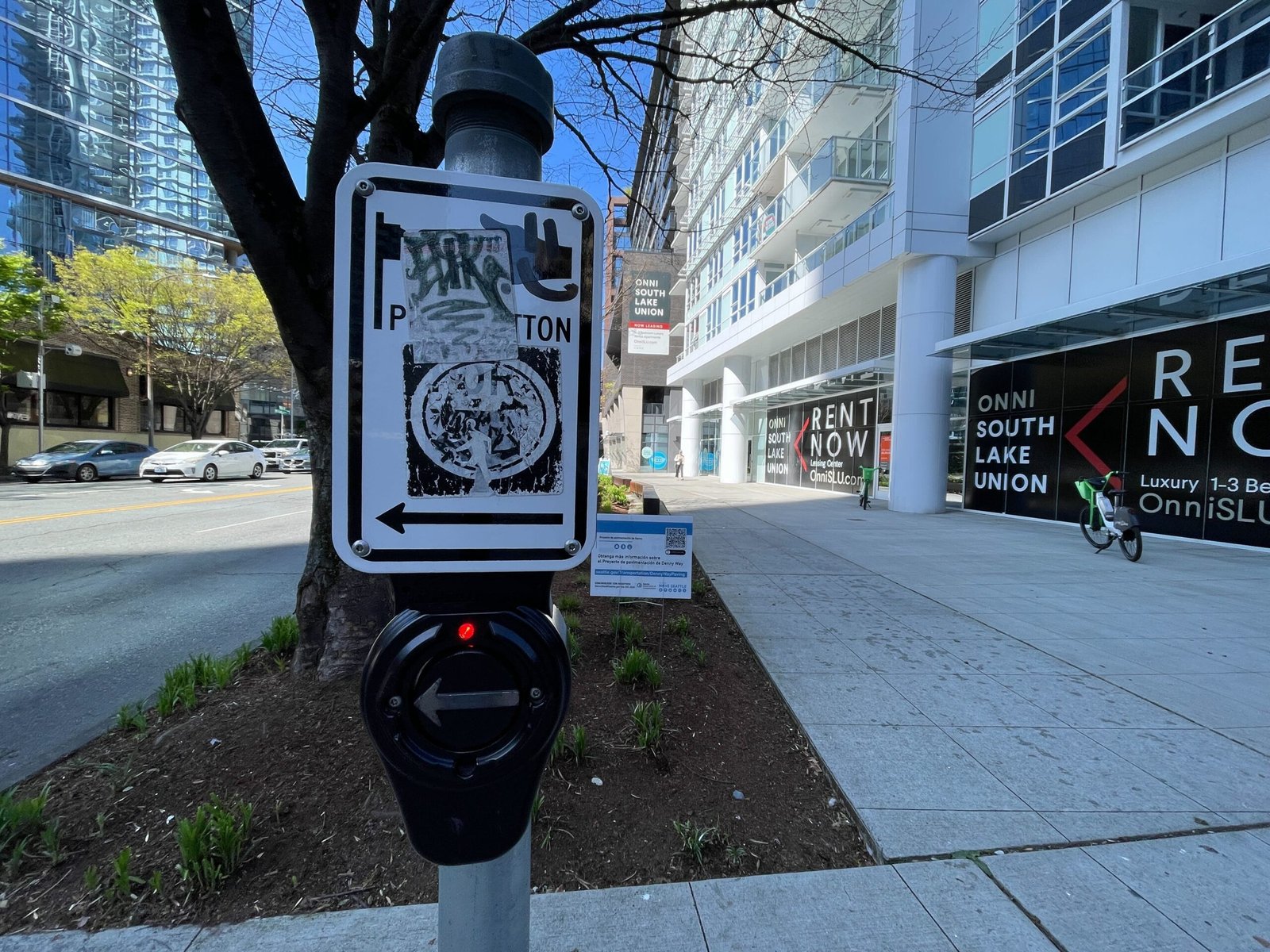 Botões de Seattle Crosswalk hackeados para soar como Jeff Bezos, que diz aos pedestres: 'Não tributa os ricos'
