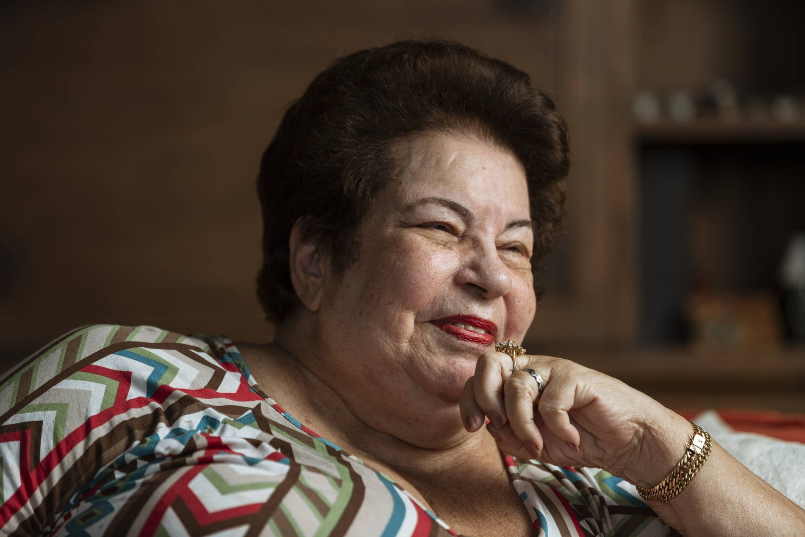 Retrato da cantora Nana Caymmi em seu apartamento no Leblon, no Rio de Janeiro, em 2019