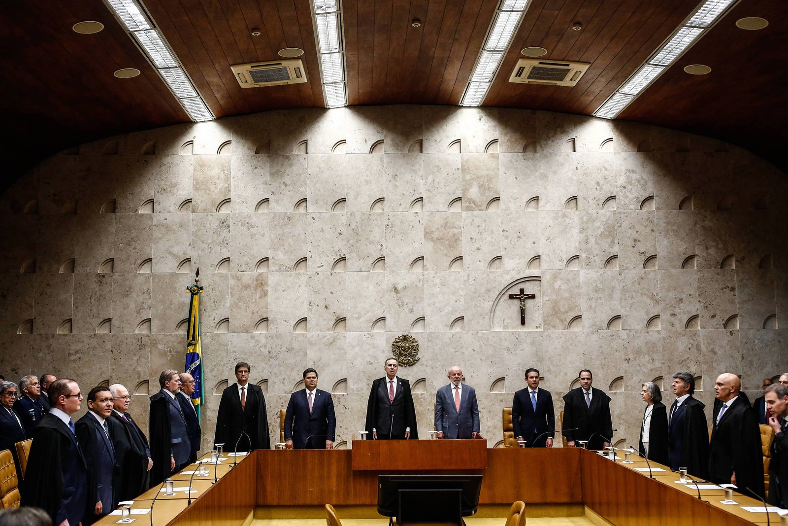 Embates fora do Brasil expõem STF em meio a pressões - 18/05/2025 - Poder