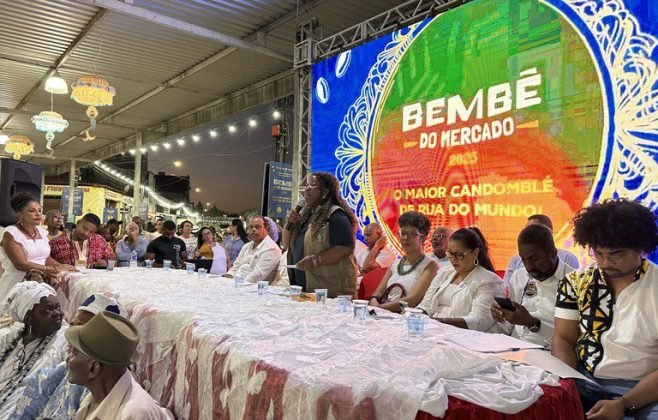Bembé do Mercado, maior candomblé de rua do mundo, celebra respeito à liberdade religiosa