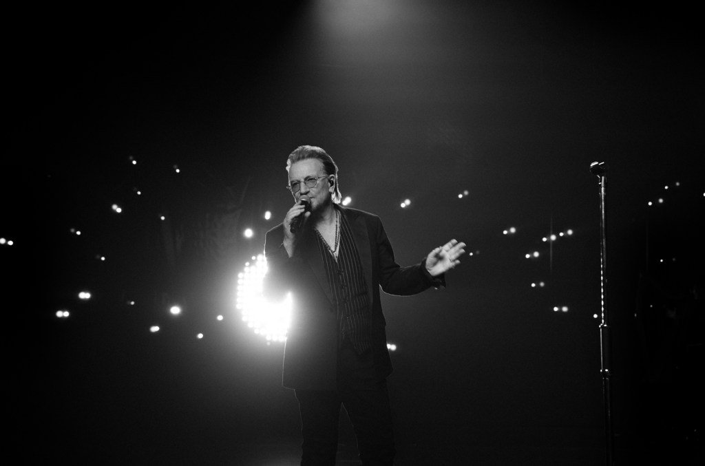 Bono traz documentário ao Apple Vision Pro: 'Eu me vejo no palco e percebi: que bunda grande!'
