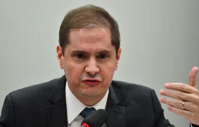 Ex-AGU confirma ao Supremo consulta de Bolsonaro para reverter urnas