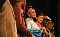 Os atores Natalie Venetia Belcon e Isa Antonetti durante a Curtain Call na noite de abertura do Musical Buena Vista Social Club na Broadway em 19 de março de 2025, na cidade de Nova York.