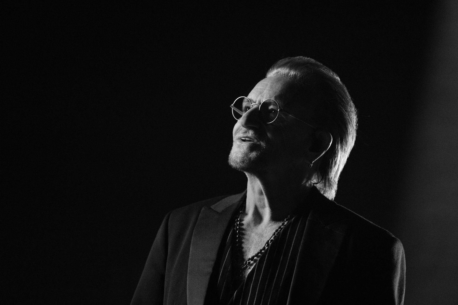 U2: Bono disseca sua trajetória em Histórias de Surrender - 01/06/2025 - Ilustrada