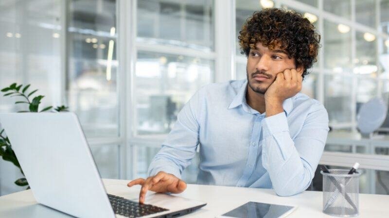 6 sinais de aviso Um funcionário está prestes a sair