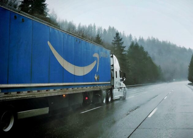 A Amazon pretende atingir dezenas de clientes mais pequenos e rurais de milhões de pequenos e rurais com entrega no mesmo dia