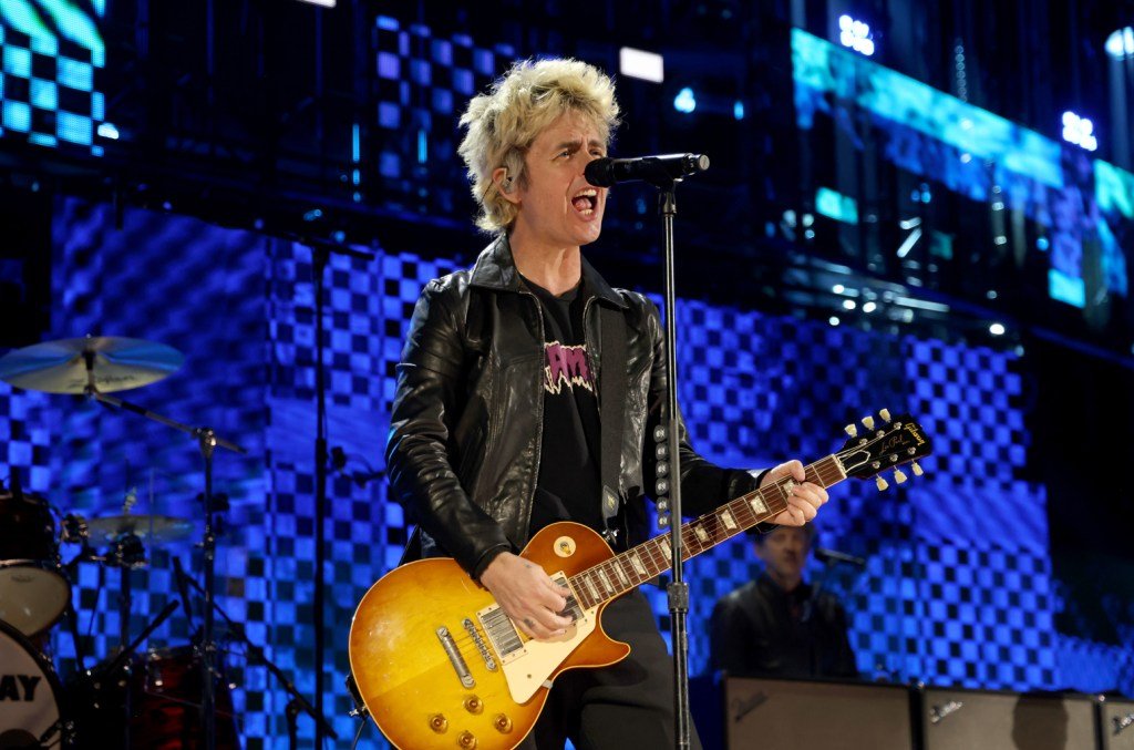 Billie Joe Armstrong compartilha mensagem de solidariedade em meio a protestos