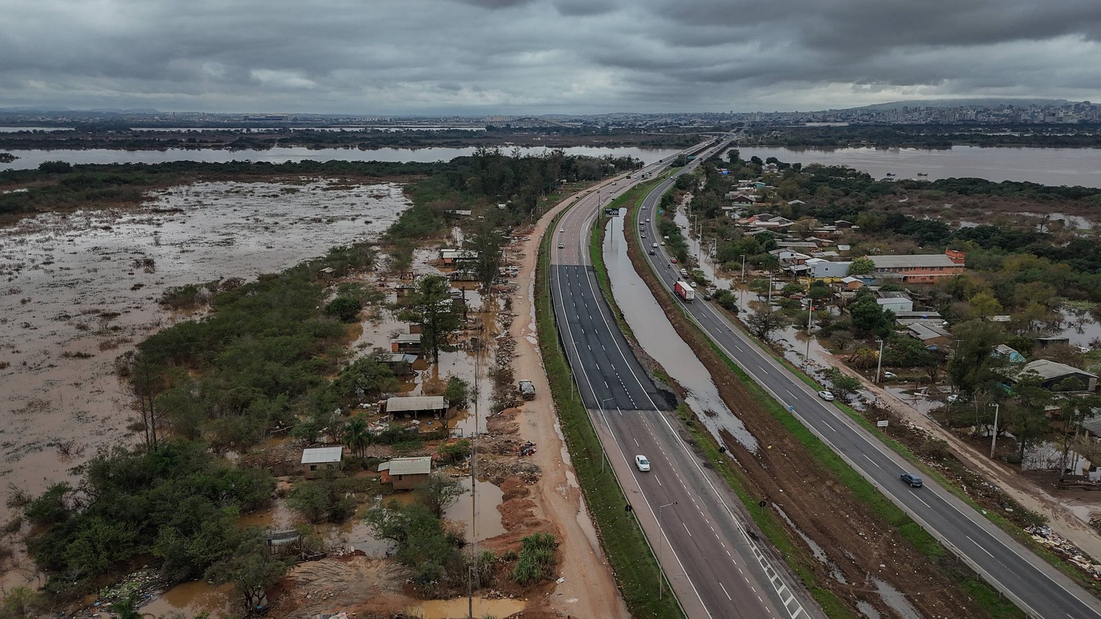 Brasil tem 2,6 mil cidades em risco de desastres naturais - 11/06/2025 - Cotidiano