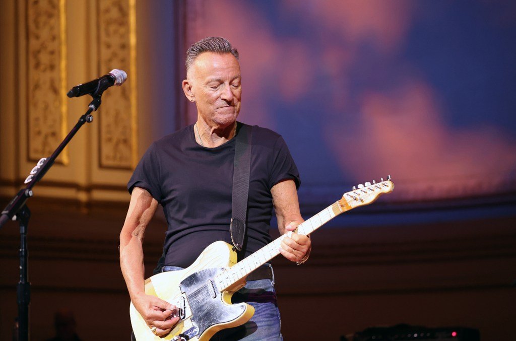 Bruce Springsteen reflete sobre os 'dias dolorosos' retratados na próxima cinebiografia 'entregue -me do nada'