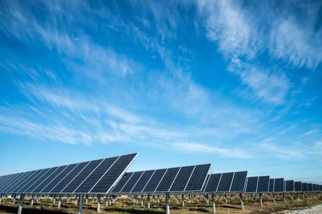Café, nuvem e energia limpa: o nível une a Starbucks e o dia de trabalho para o negócio solar do Texas
