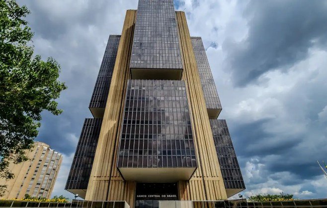 Copom eleva juros básicos da economia para 15% ao ano