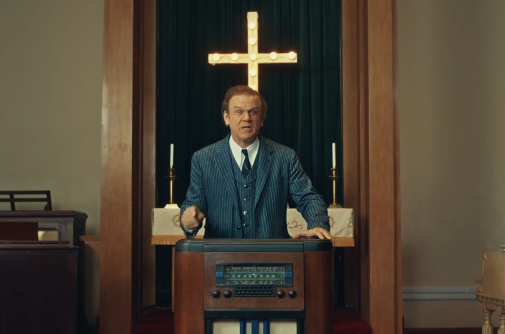 John C. Reilly é um pregador eletrificador e eletrificador no vídeo 'Arcebispo Harold Holmes' de Jack White
