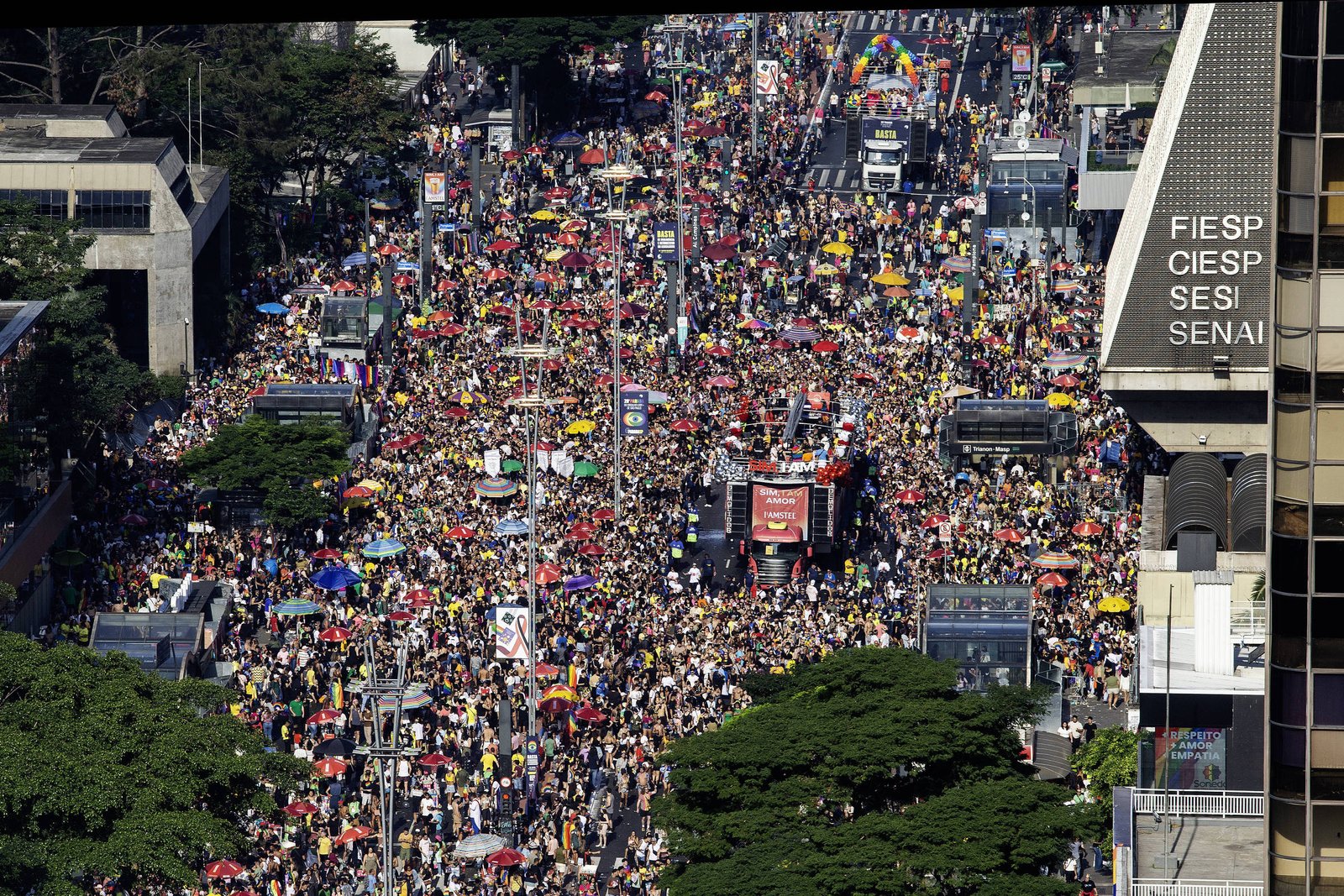 28ª edição da Parada do Orgulho, na avenida Paulista, em SP