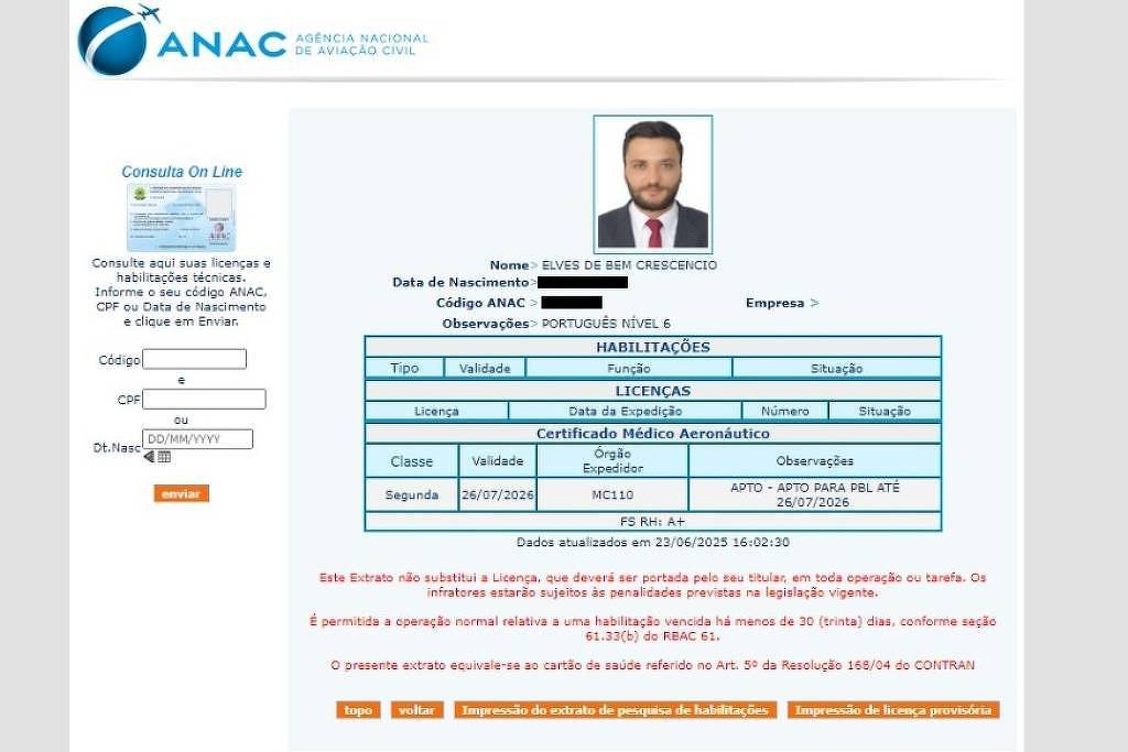A imagem mostra um certificado da ANAC (Agência Nacional de Aviação Civil) com informações sobre um piloto. O documento inclui uma foto do piloto, nome, data de nascimento, código ANAC, observações e detalhes sobre habilitações e licenças. Há uma tabela com colunas para tipo, validade, número e classe das licenças, além de informações sobre o certificado médico aeronáutico. O fundo é claro e o layout é organizado.