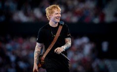 Ed Sheeran durante o show dele no Riyadh Air Metropolitano em 30 de maio de 2025, em Madri, Espanha. Ed Sheeran vendeu seus dois shows em Madri, hoje, 30 de maio e amanhã, 31 de maio, reunindo 140.000 pessoas e quebrando recordes no Metropolitano Stadium. Esses shows inauguram seu Tour de Matemática 2025, que percorrerá 13 países europeus neste verão. Em Madri, ele revisará seus maiores sucessos e realizou faixas ao vivo de seu próximo álbum 'Play', que será lançado em setembro. Após passeios bem -sucedidos nos Estados Unidos, Ásia e Oriente Médio, ele está embarcando em um novo palco musical. (Foto de A. Perez Meca/Europa Press via Getty Images)