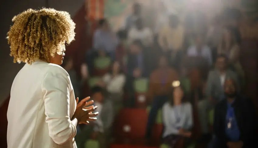 Fórum de Negócios traz empresária Camila Farani para ensinar a ‘negociar com tubarões’, em Teixeira de Freitas | ASN Bahia