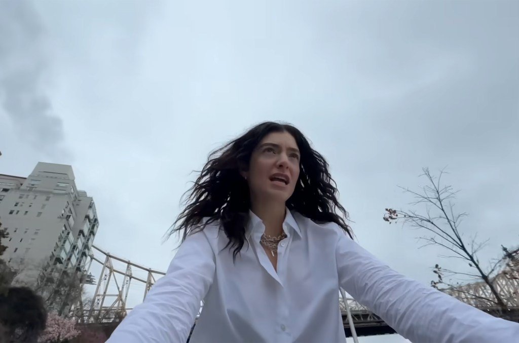 Lorde diz que a terapia com MDMA 'mudou o jogo' em seu medo do palco