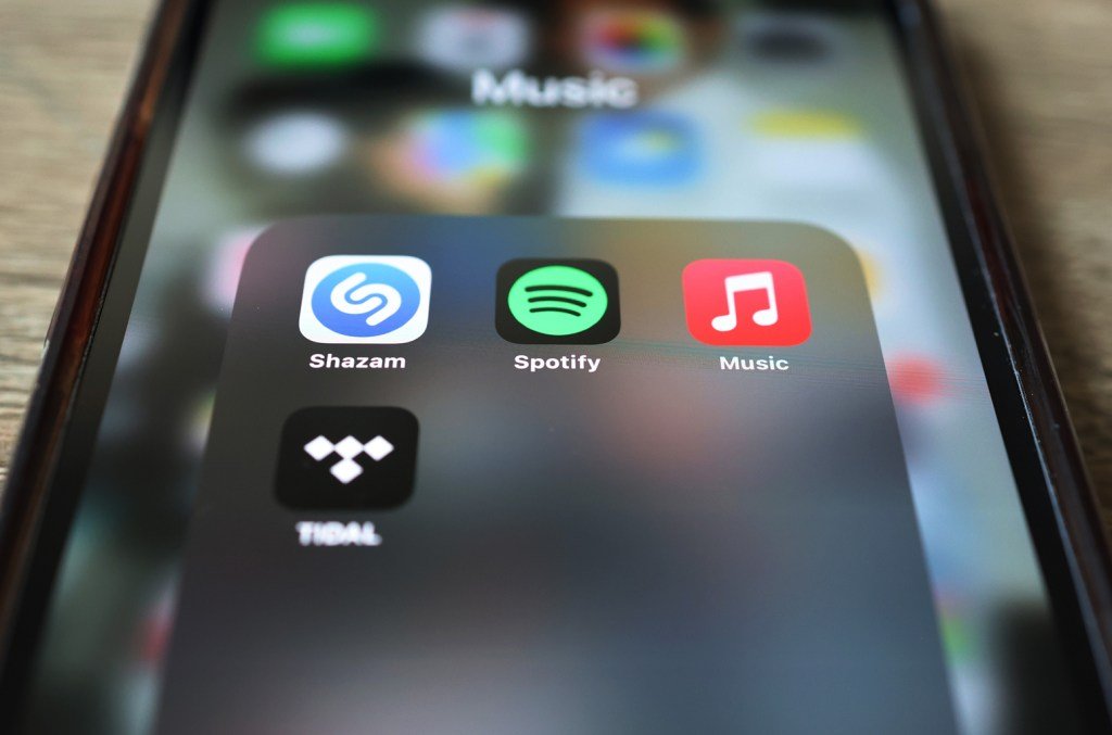 LETRAS DE MONAS DE INTERNET Batalha legal: Musixmatch Rips 'Meritless' Lyricfind Acciat sobre o negócio da Warner