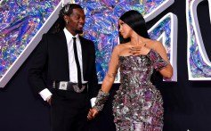 Deslocamento e cardi b