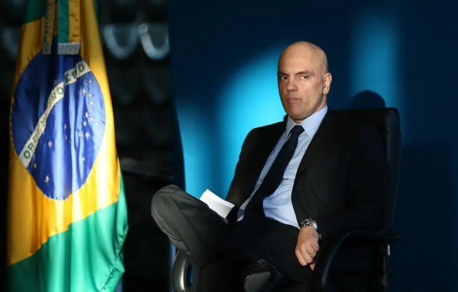 Bolsonaro fez flagrante confissão de obstrução de Justiça, diz Moraes