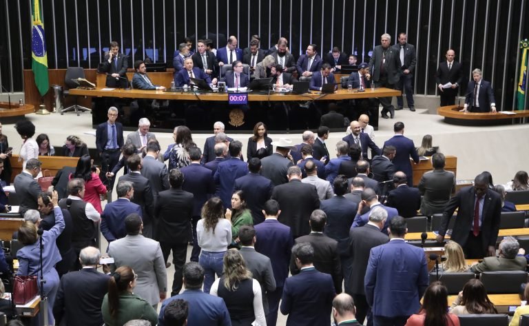 Discussão e Votação de Propostas Legislativas.