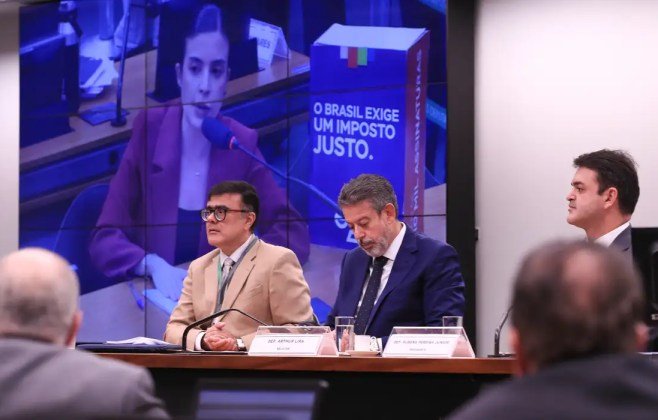 Comissão da Câmara aprova isenção do IR para quem ganha até R$ 5 mil