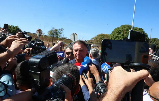 Defesa de Bolsonaro tem até as 21h13 para enviar explicações a Moraes