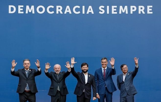 Lula afirma que manutenção da democracia exige superar desigualdades sociais
