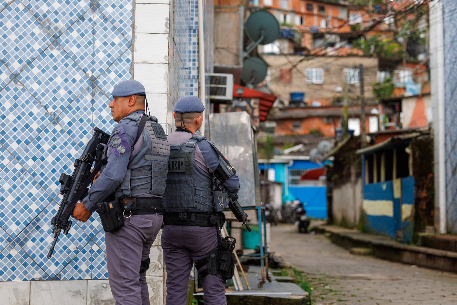 Movimentação de policiais militares em Guarujá, na Baixada Santista, durante a Operação Escudo