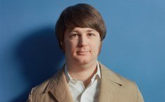 Brian Wilson, do grupo de rock and roll "Os meninos da praia" posa para um retrato no início de 1968 em Los Angeles, Califórnia. (Foto de Earl Leaf/Michael Ochs Archives/Getty Images)