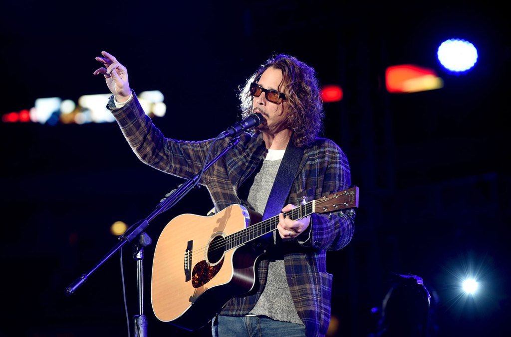 King Ultramega supergrupo presta homenagem a Chris Cornell com a capa de 'gaiola enferrujada'