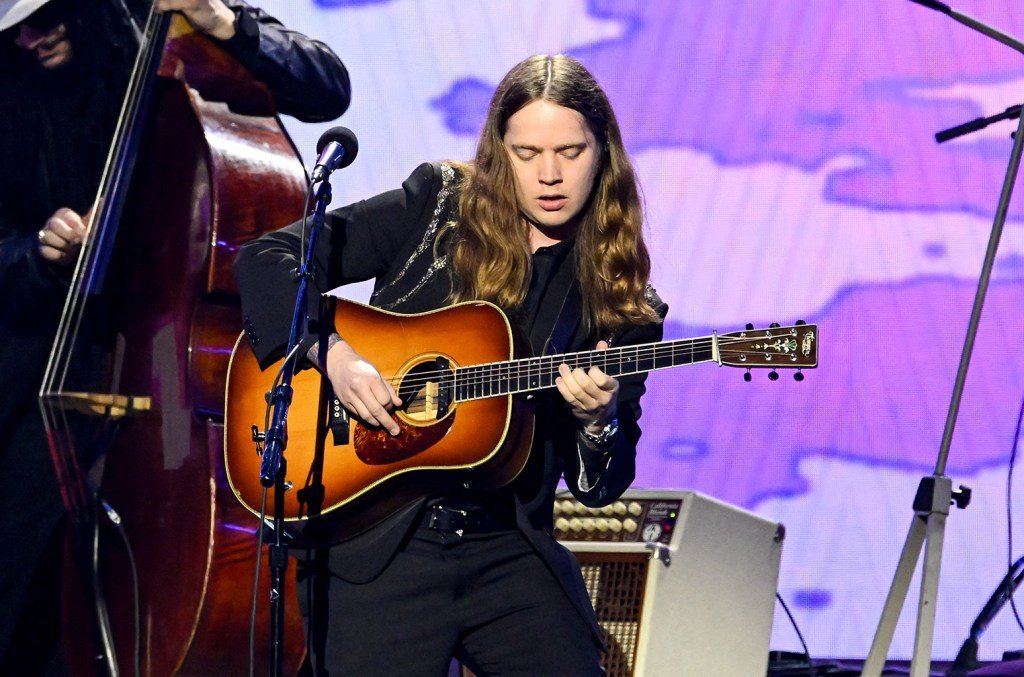 Billy Strings Goes Death Metal com colaboração de criptopsia