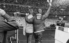 Noel e Liam Gallagher, de Oasis, saem para se apresentar no Principality Stadium em Cardiff, País de Gales, para a noite 1 de sua turnê Oasis Live '25 na sexta -feira, 4 de julho de 2025.