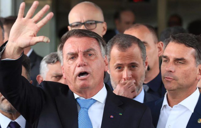 Contradições no discurso podem afastar base do centrão fiel ao bolsonarismo