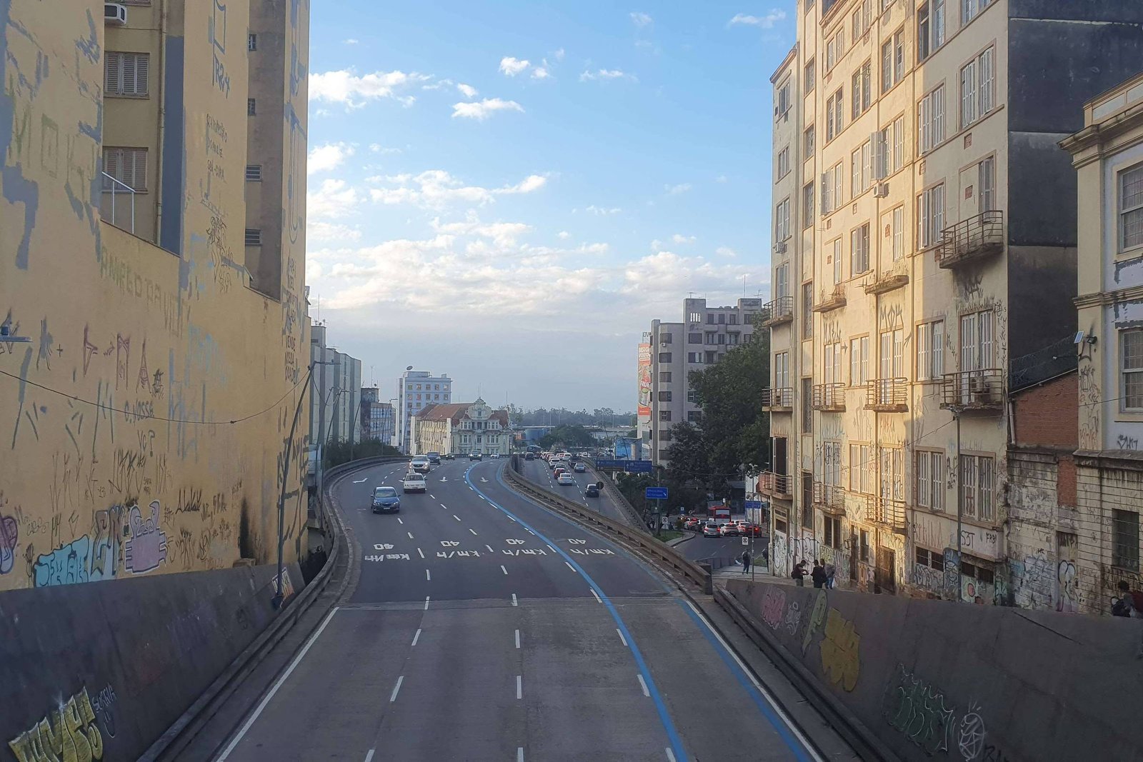 Porto Alegre busca mercado contra enchente e esvaziamento - 23/08/2025 - Cotidiano