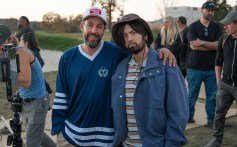 Feliz Gilmore 2. - BTS - (L a R) Adam Sandler como Happy Gilmore e Eminem como Donald Jr. no set de Happy Gilmore2. Cr. Scott Yamano/Netflix © 2025.