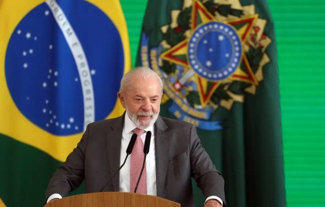 Lula diz que "não tem pressa" para aplicar reciprocidade contra os EUA