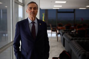 Barroso, do STF, deixa hospital - 16/10/2025 - Poder