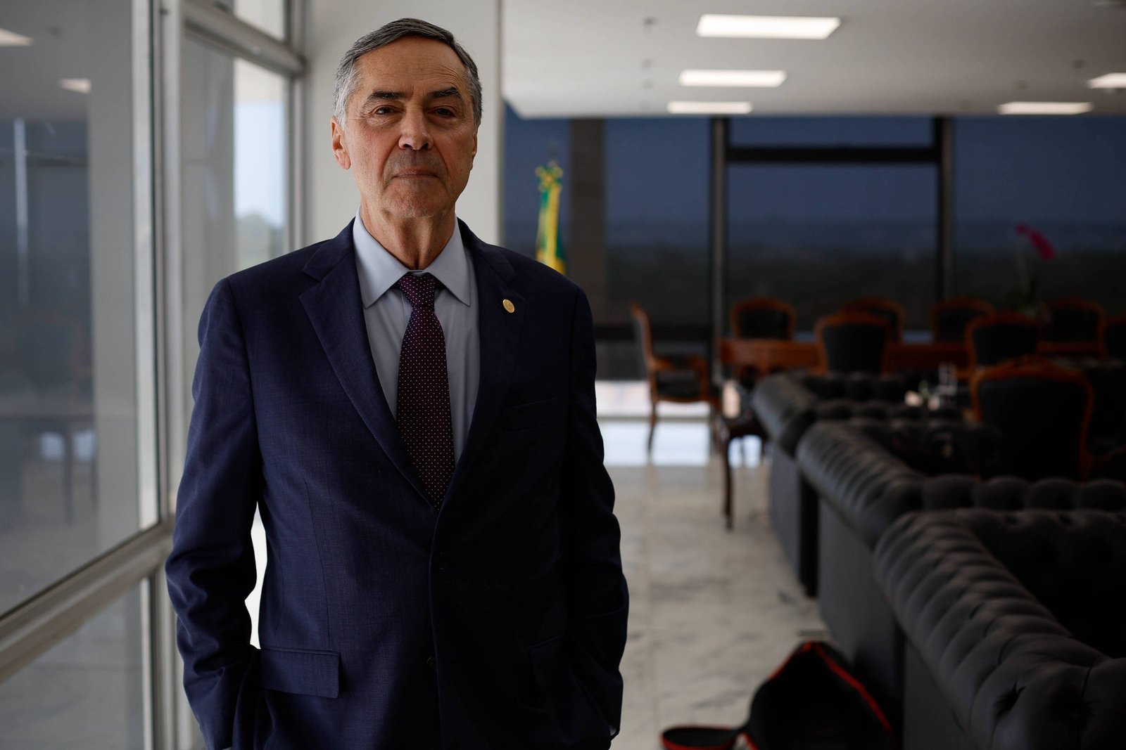 Barroso, do STF, deixa hospital - 16/10/2025 - Poder