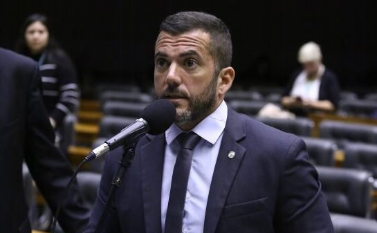 Câmara aprova critérios mais rígidos para identificação de chamadas de celular