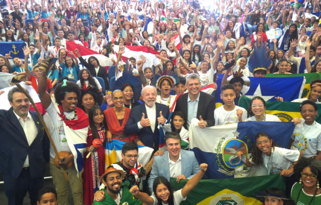 Estudantes entregam a Lula carta-compromisso por um Brasil mais sustentável