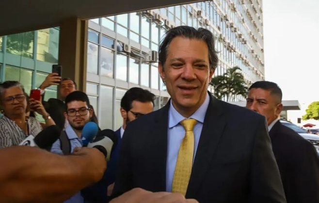 Haddad celebra votação histórica de projeto que amplia isenção do Imposto de Renda