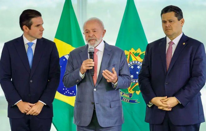 Lula discute pautas do governo em encontro com Motta e Alcolumbre
