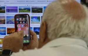 Redes sociais moldam opinião de todas as faixas etárias