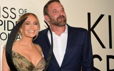 Jennifer Lopez e Ben Affleck comparecem ao "Beijo da Mulher Aranha" Exibição em Nova York em 6 de outubro de 2025 na cidade de Nova York.