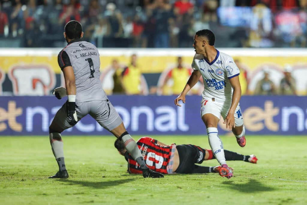 tiago gol em vitória x bahia