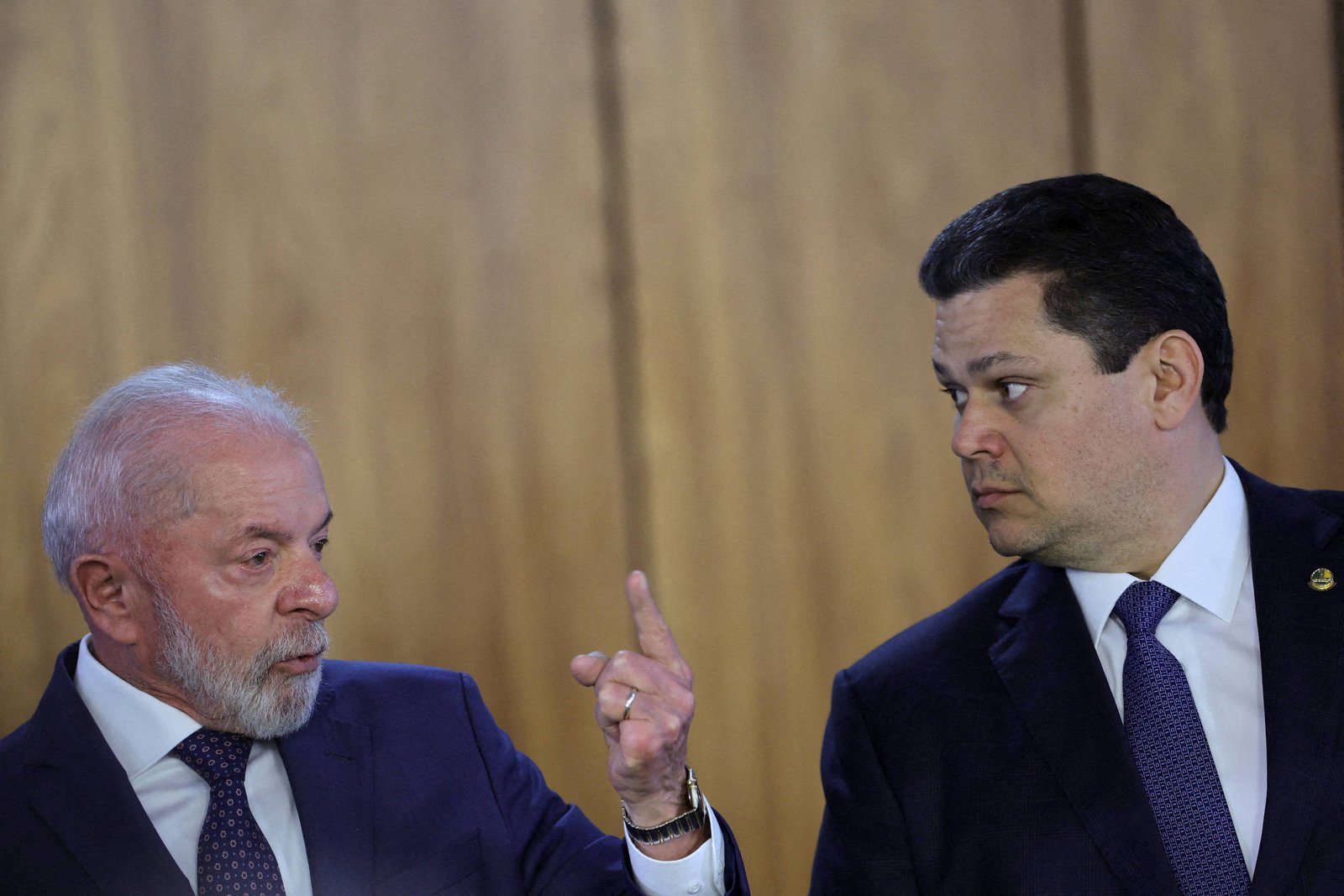 Messias no STF ameaça relação entre Lula e Senado - 20/11/2025 - Poder