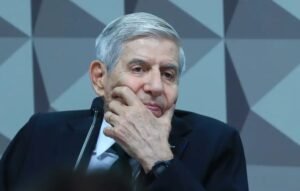 Moraes pede comprovação do histórico clínico de Augusto Heleno