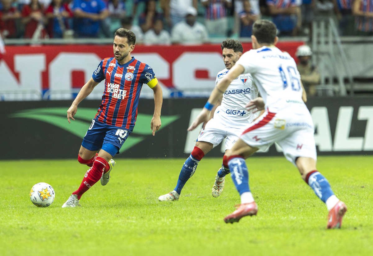 everton ribeiro em Fortaleza x Bahia