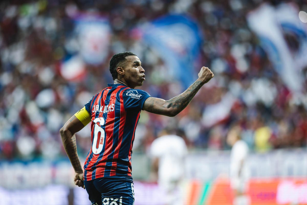 jean lucas comemora gol do bahia